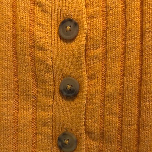 orange knit cropped tank top with buttons - Picture 3 of 7